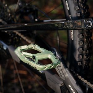 profile of mountain bike pedals