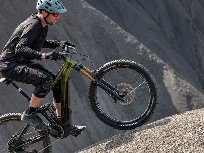 How to climb with your E-MTB