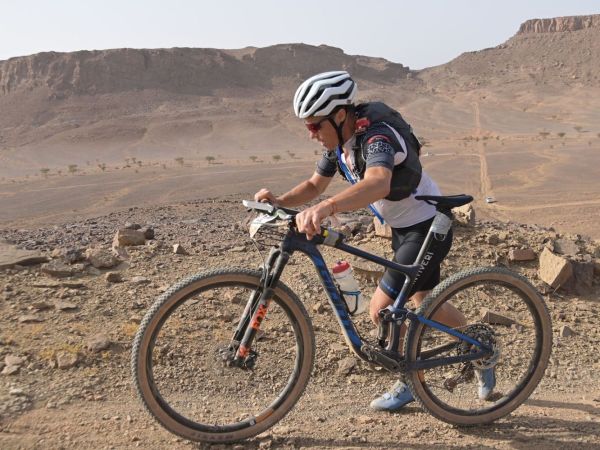 Sylvain Chavanel performe sur la Titan Desert !