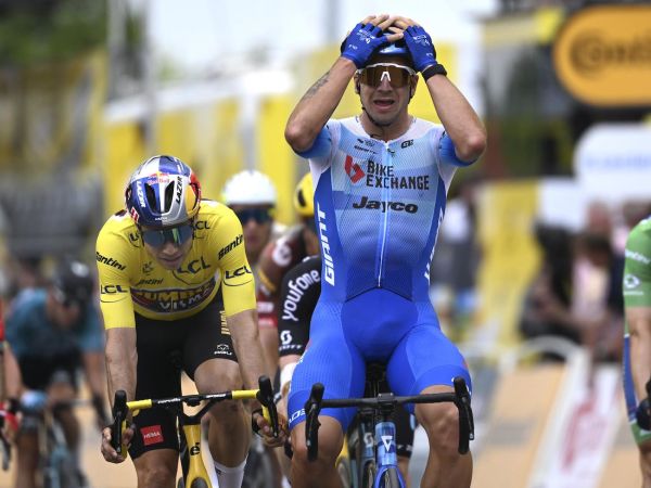 Groenewegen Sprints to Tour de France Stage Win!