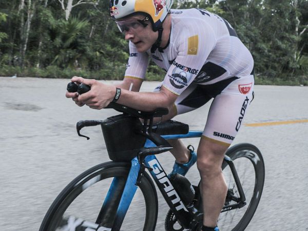 Blummenfelt Smashes Ironman World Record!
