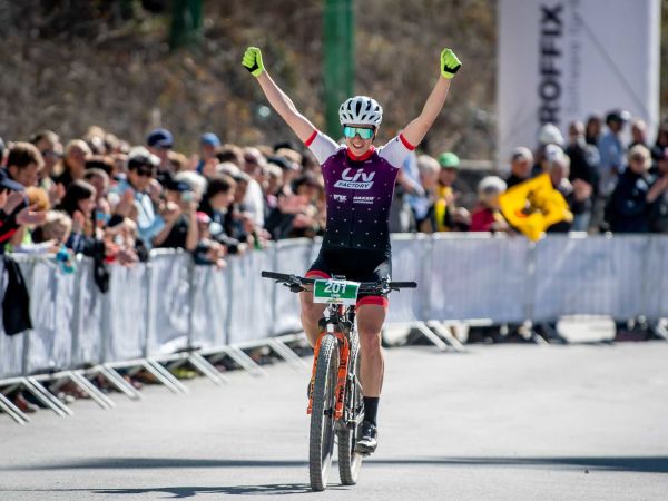 Linda Indergand winning PROFFIX Swiss Bike Cup Rickenbach