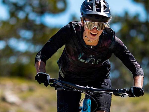 Guide Cadeaux pour la fanatique de vélo de montagne