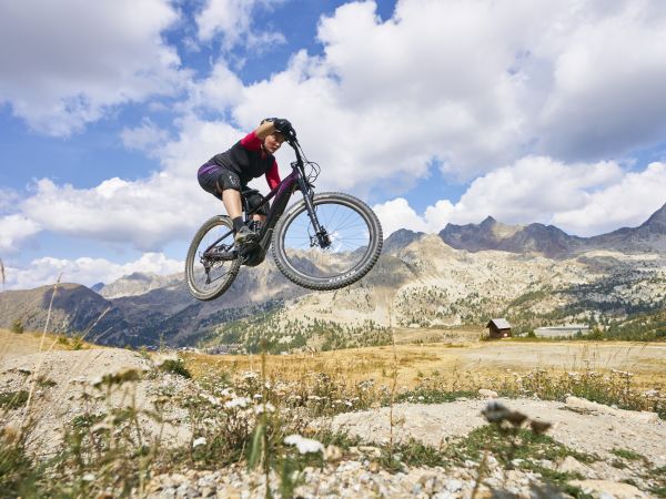 Sabrina Jonnier nous partage ses précieux conseils pour progresser et prendre du plaisir en Bike-Park !