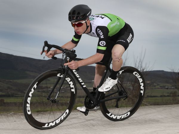 GIANT PATROCINADOR DEL EQUIPO KERN PHARMA