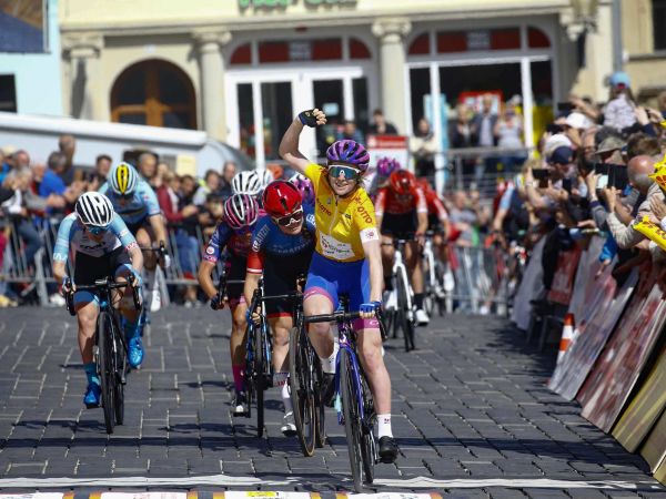 Alex Manly sprints to victory on the final stage of LOTTO Thüringen Ladies Tour