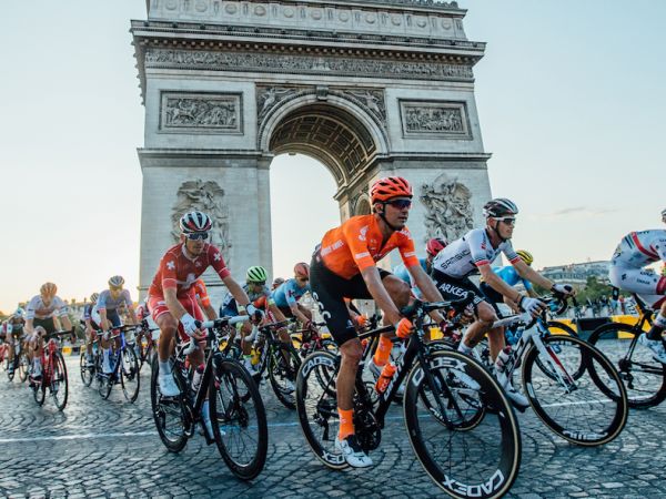 PARIS ARRIVÉE