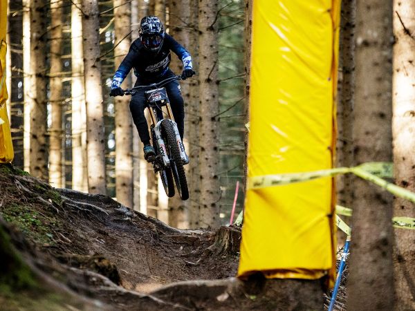 downhill mtb racing