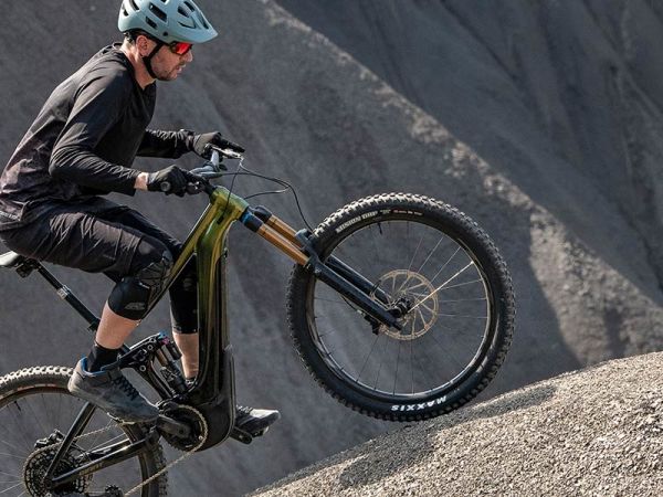 How to climb with your E-MTB