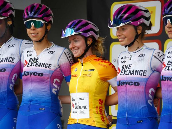 Team BikeExchange-Jayco women at Lotto Ladies Tour