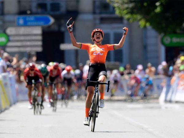 Marianne Vos Storms to Victory at L...