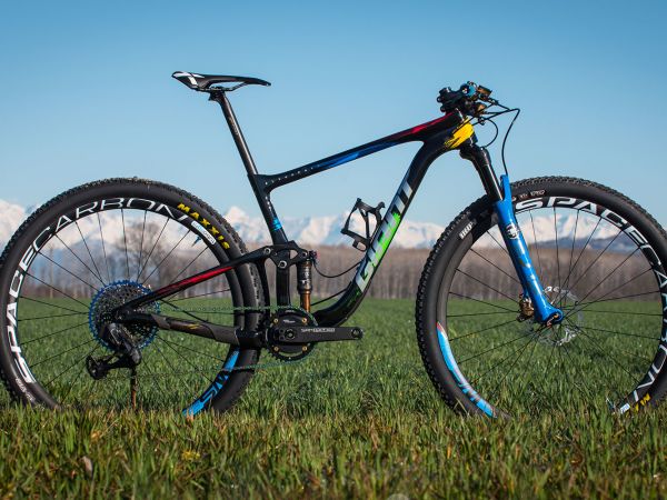 Bike Check: Leo Páez's Custom Anthem Advanced Pro 29