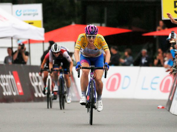 Kristen Faulkner racing to the finish line at Tour de Suisse