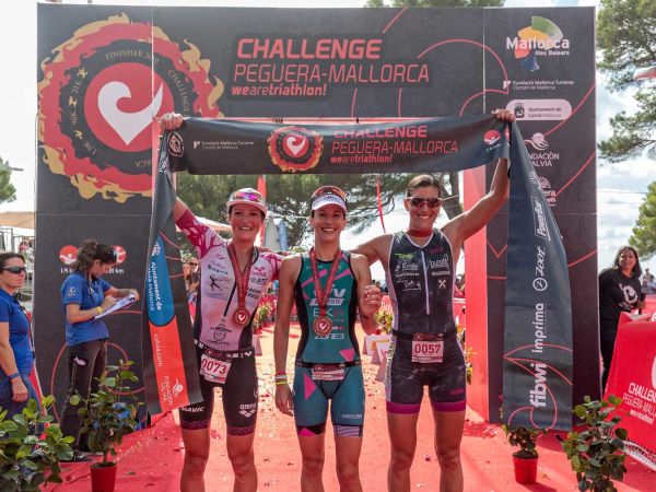 Radka Kahlefeldt Wins Challenge Mallorca 70.3 Triathlon!