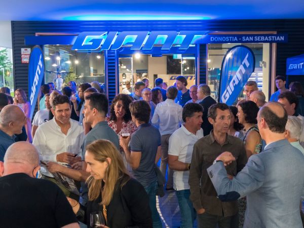 Así fue la inauguración de la Giant Store de San Sebastián