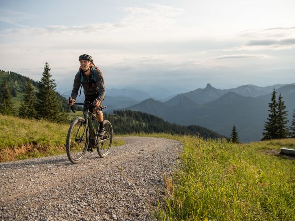 Predstavljamo: Popolnoma nov Revolt E+ Pro gravel e-kolo!