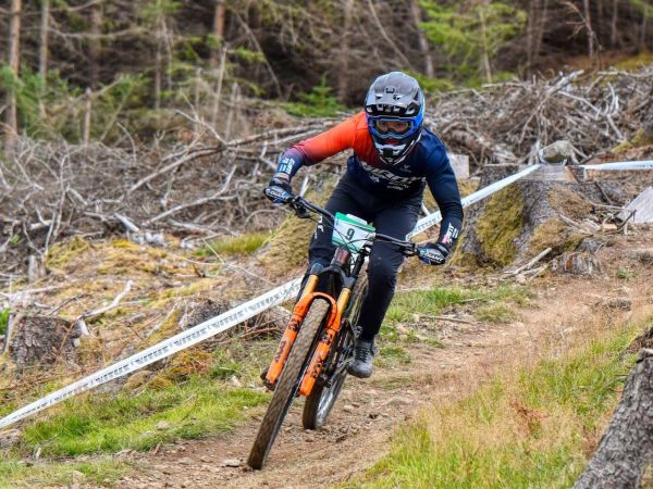 Dickson, Philipp Score MTB Podiums in Europe