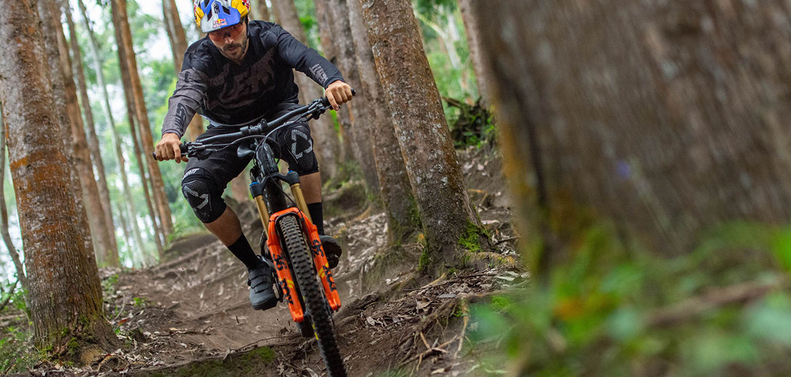 Marcelo Gutierrez riding Reign Advanced Pro 29 on a wooded trail