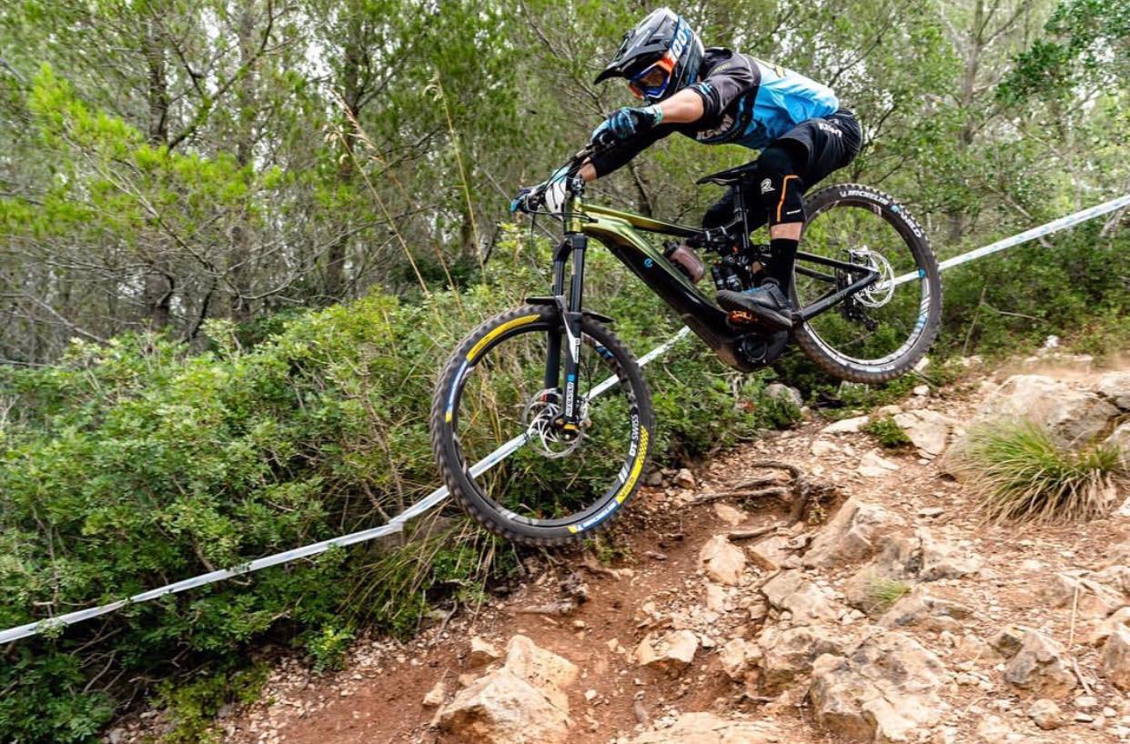 giant enduro bike 2019