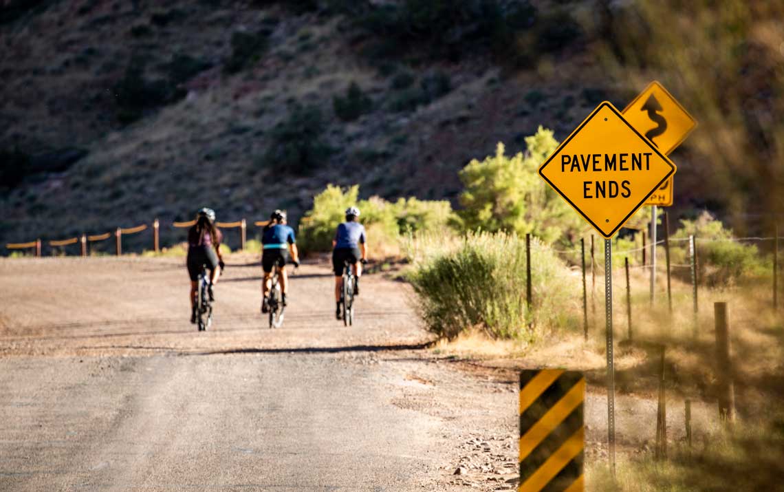 what is a gravel road bike