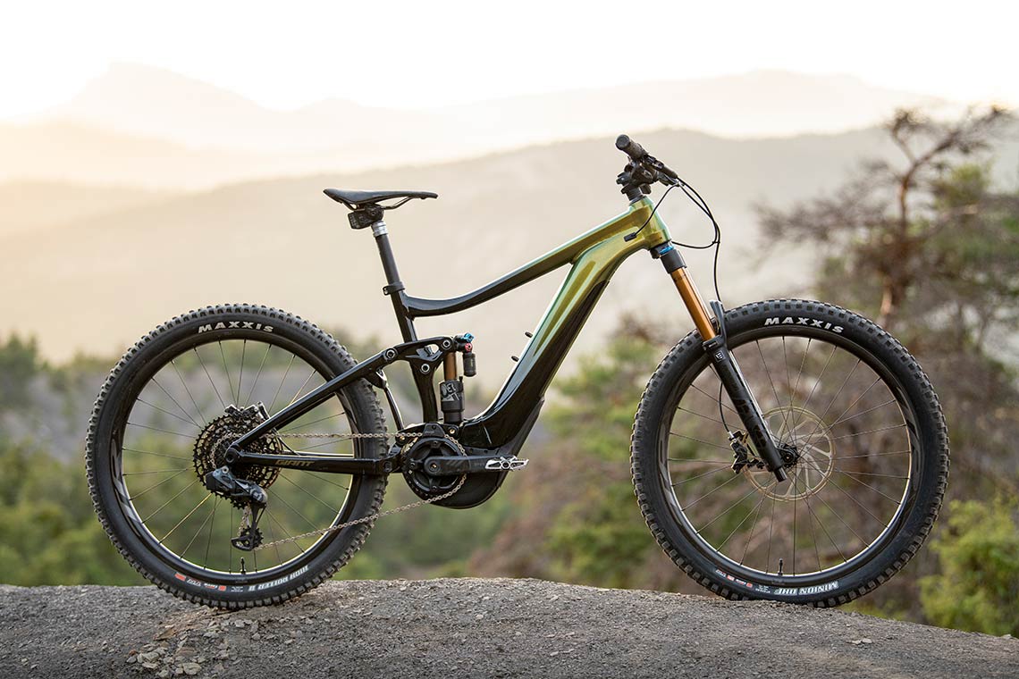 downhill giant bikes