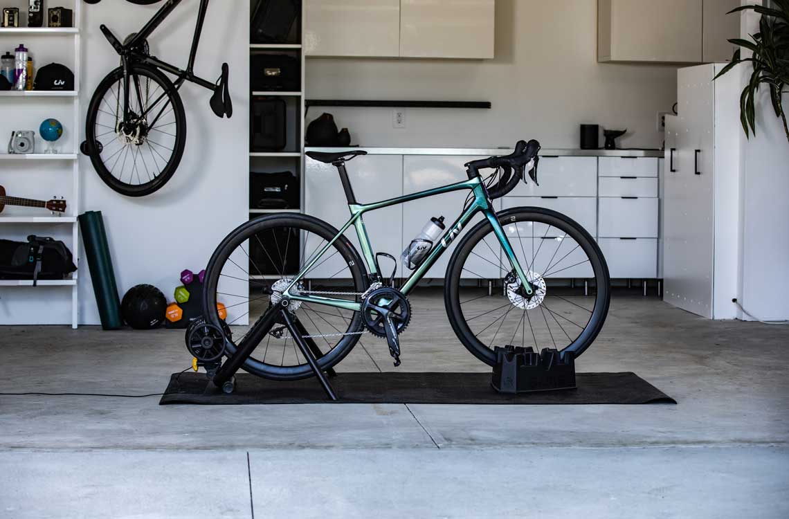 Cómo configurar tu bicicleta para entrenamiento rodillo. | Liv
