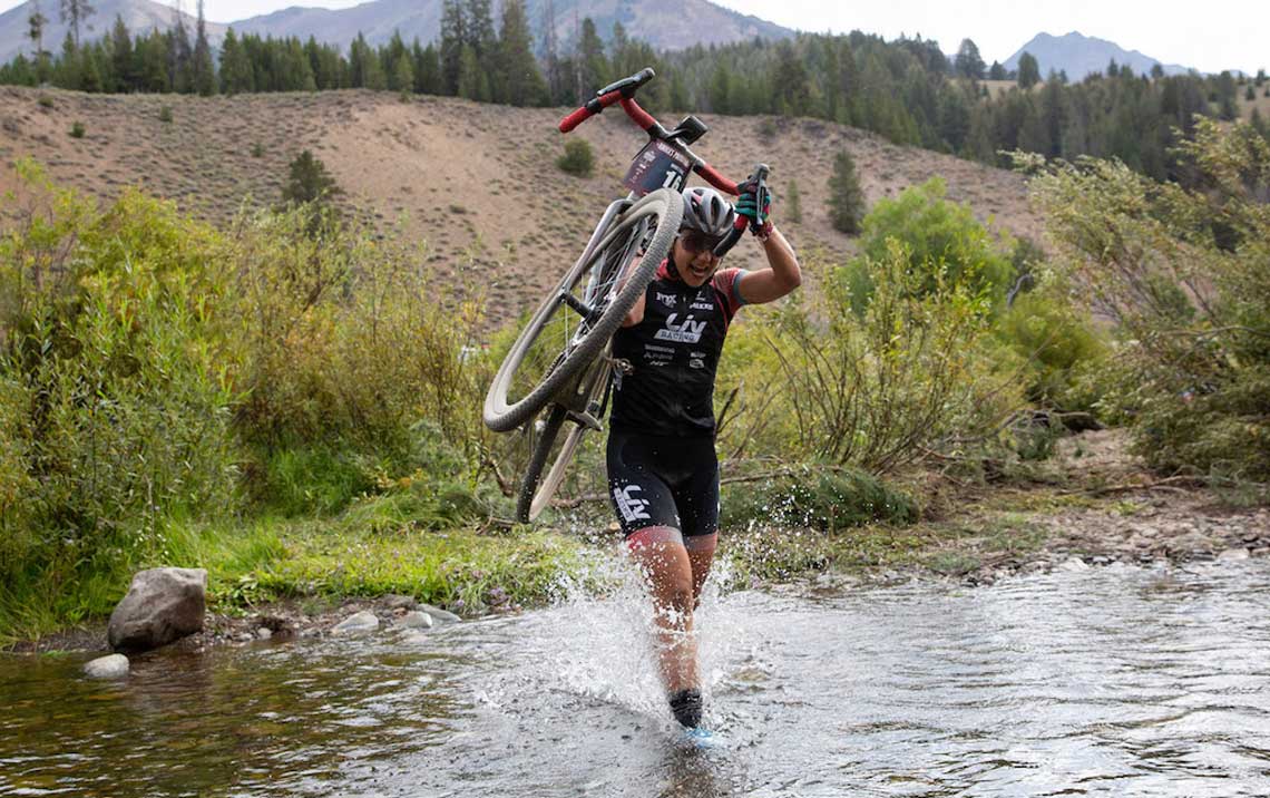 gravel bike woman