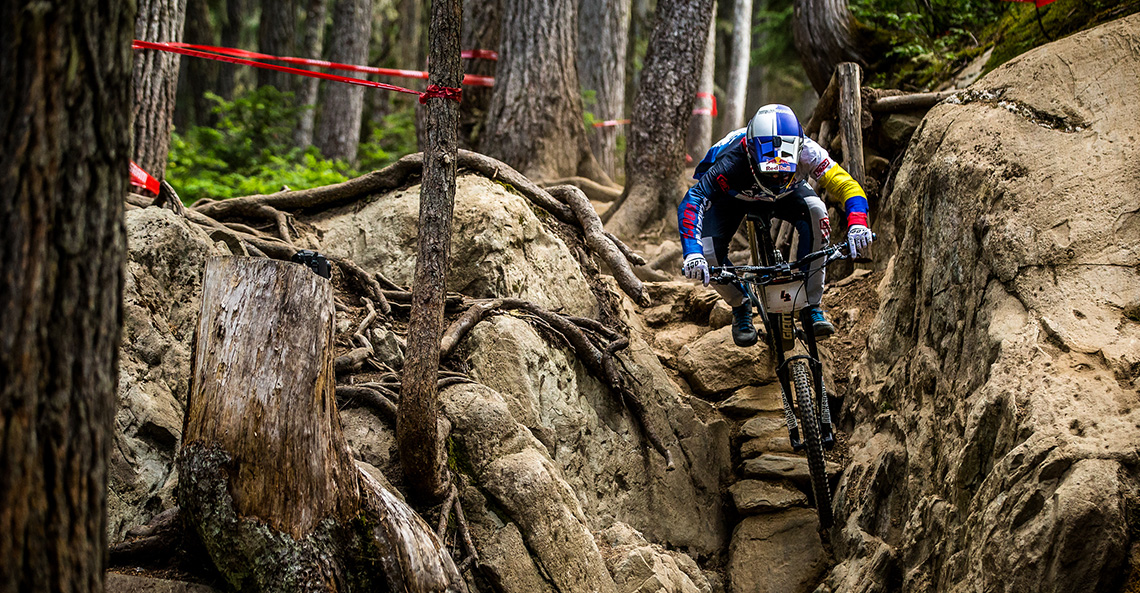 Marcelo Gutierrez racing Garbanzo DH course on Giant Glory Advanced