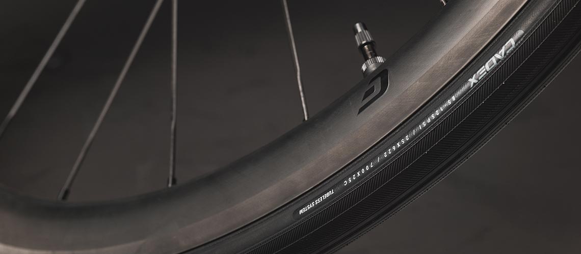 giant 700x32c tire