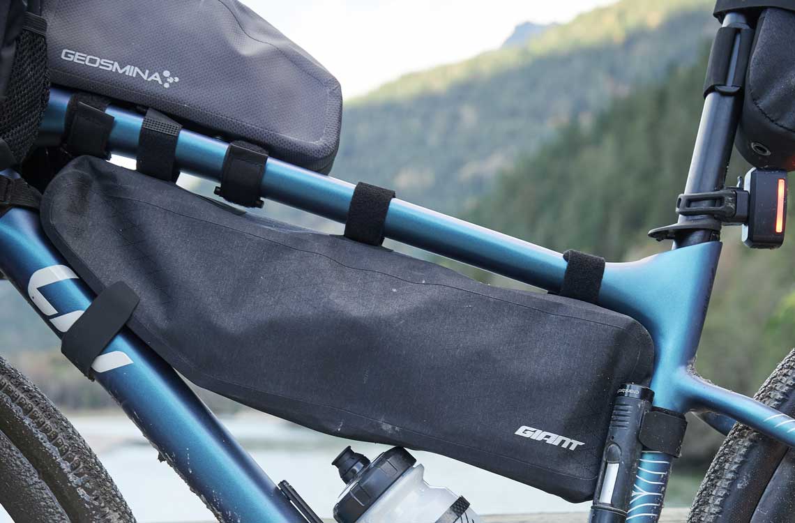 Cómo organizar el primer viaje 'bikepacking': los diferentes tipos de bolsa  para transportar la carga